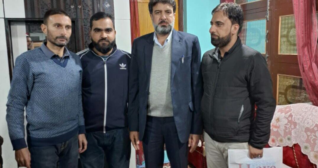 این ایچ ایم ایسوسی ایشن کا وفد ایم ایل اے کرناہ سے ملاقی 