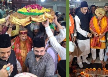 Firdous Baba, Chief of Kashmir Sewa Sangh, and Shri Indresh Kumar Offer Prayers at Hazrat Nizamuddin Auliya Dargah, Lighting Diyas to Symbolize Unity and Peace Ahead of Diwali