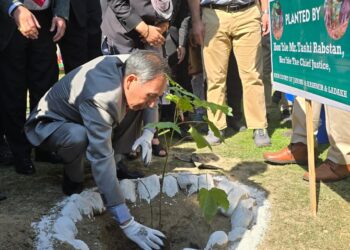 Chief Justice visits Kupwara, inspects judicial infrastructure, construction works on District court complex