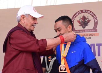 LG Sinha Felicitates Winners of J&K’s First International Marathon