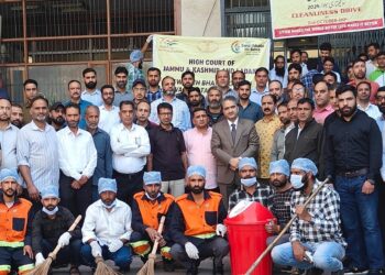 High Court celebrates Swachh Bharat Divas at Srinagar wing
