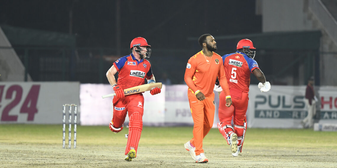 Skipper Ian Bell anchored India Capitals to 4 wicket victory.