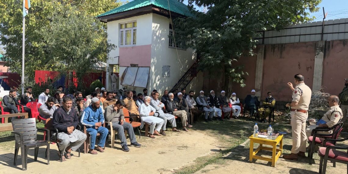 Police facilitates Police Community Partnership Group (PCPG) meeting in Kulgam