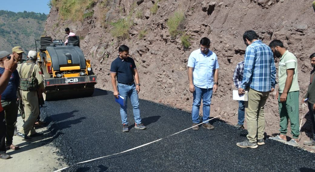 DC Poonch Inspects Progress of Bufliaz Mandi Phagla Road Development