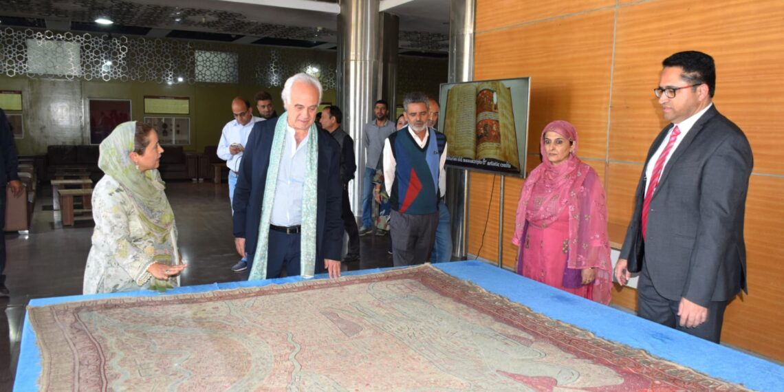 Spanish ambassador visits SPS museum