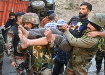 Indian Army Rescues Accident Victims of Civil Trucks Near Nachlana Ramban