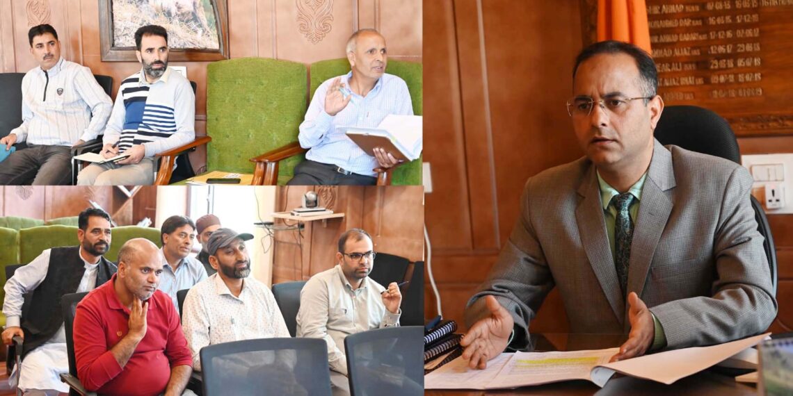 DDC Shopian meets lease holders of mineral blocks
