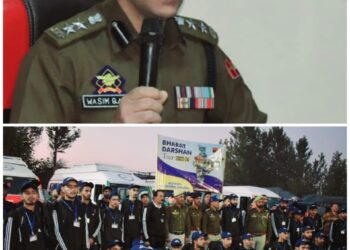 SSP Ganderbal flags off group of students for Bharat Darshan Tour