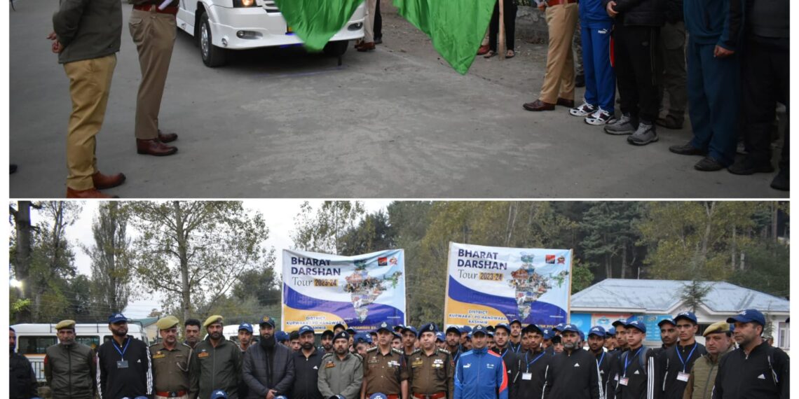 Police flags off group of students for Bharat Darshan Tour