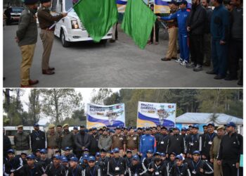 Police flags off group of students for Bharat Darshan Tour
