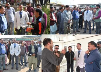DC Shopian visits Bus Stand Batapora, interacts with traders