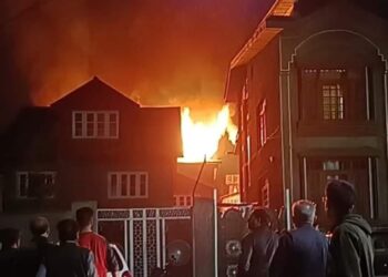 Fire breaks out in 2 houses in Batamaloo