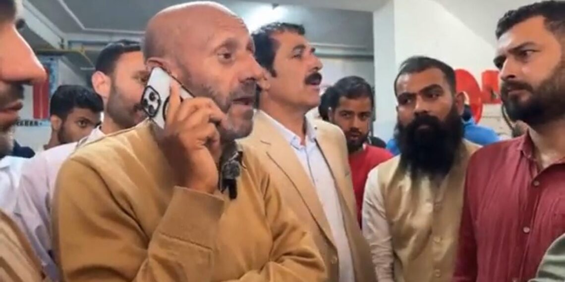 Engineer Rashid Holds Review Meeting in Karnah, Kupwara at Mini-Secretariat; Visits SDH Tangdar