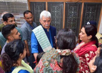 Lt Governor visits family of Martyr Civilian Sh Shashi Abrol in Jammu
