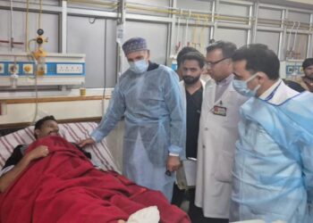 Chief Minister Omar visits SKIMS, assures best care for civilians injured in Gagangeer