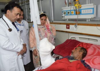 Sakeena Masood visits SKIMS, takes stock of well being of injured persons of Gagangeer attack