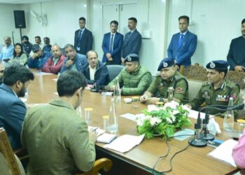 Lt Governor visits Gagangir to review security measures and interact with officers & workers of Project Implementing Agency