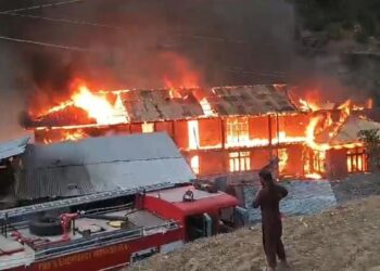 Fire Rages From Madrasa Building in Kishtwar