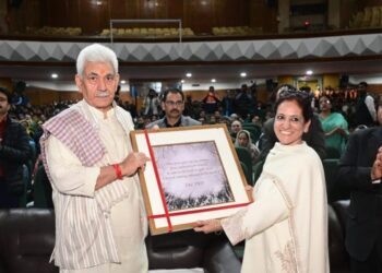 Lt Governor attends Opera on Lal Ded “Lal Ba Drayas”, conceptualised by Vandana Daftari, at Kashmir University