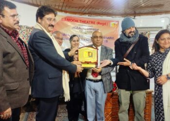 Veteran Theatre Artist Mushtaaque Ali Ahmad Khan Felicitated at Seminar Organized by Samooh Theatre, Jammu