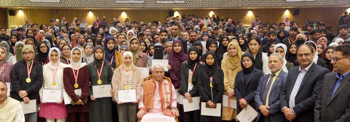 Lt Governor addresses Amar Ujala’s Medhavi Chhatra Samman Samaroh in Srinagar, Felicitates the meritorious students of Class 10th & 12th from JKBOSE