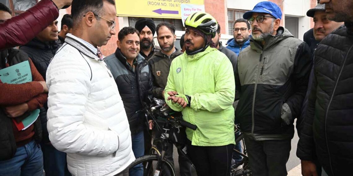“Bicycle Man of India” calls upon DDC Shopian