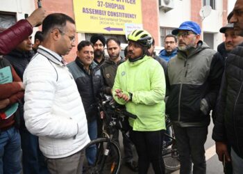 “Bicycle Man of India” calls upon DDC Shopian