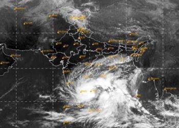 Cyclone moves further closer to TN-Pondy coasts, rains batter Chennai, delta dists