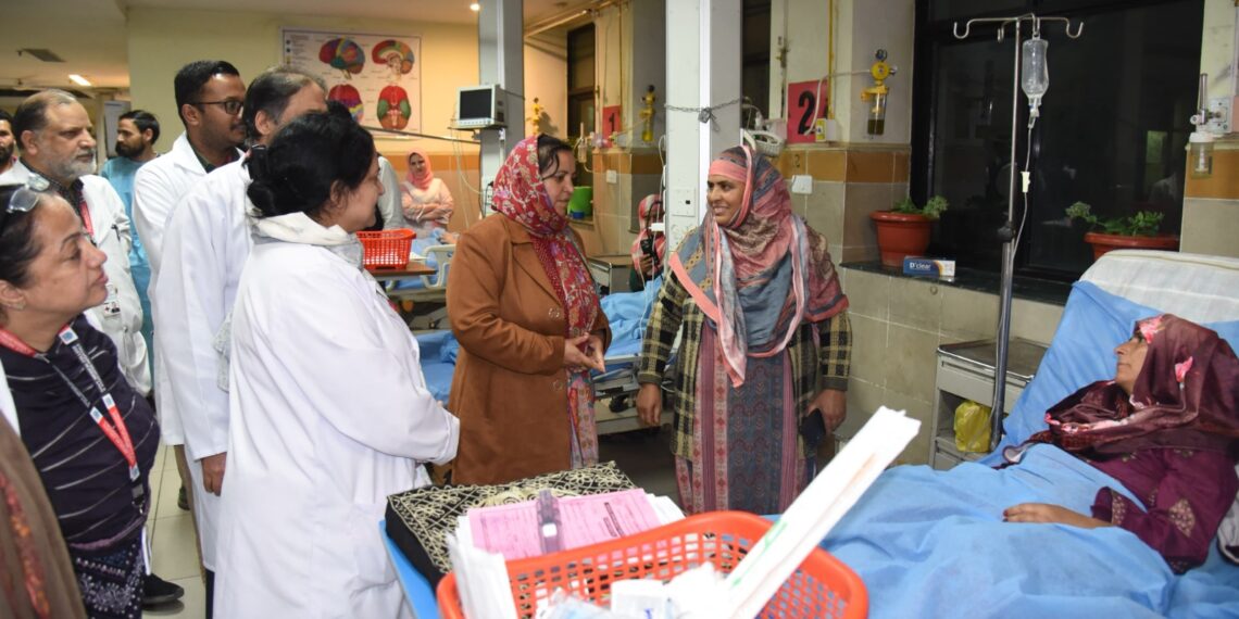 Sakeena Masood conducts surprise inspection of SMHS Hospital, Super Speciality hospital Srinagar