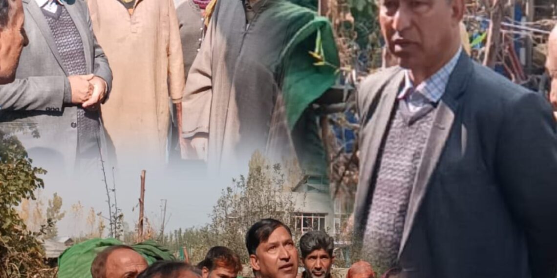 Chairperson DDC Kulgam visits fires victims of Poniwah village