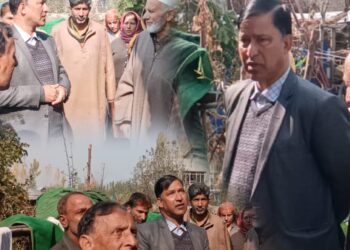 Chairperson DDC Kulgam visits fires victims of Poniwah village