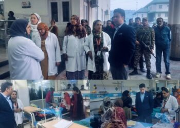 DC Srinagar pays surprise visit to Children Hospital Bemina