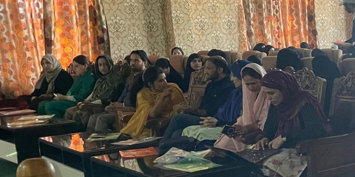 ‎گورنمنٹ ڈگری کالج چرار شریف میں  ‎کرشی وگیان کیندر بڈگام نے شعبہ کامرس کے اشطراک سے آگاہی پروگرام کا کیاانعقاد