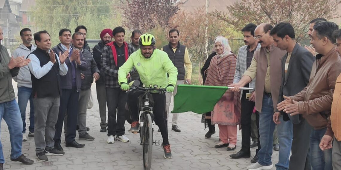 Director Agriculture flags-off Bicycle Man of India on a cycle ride under Mission Organic Kashmir