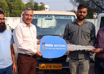 7 Samba youth provided commercial vehicles under Mumkin Scheme