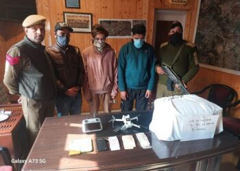 Police arrests 03 drug peddlers in Srinagar; Psychotropic substance, cash, drone recovered