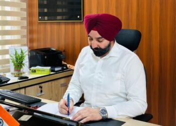 Labour Commissioner issues notice to factory units urging them to complete mandatory factory registration, licensing within 20 days