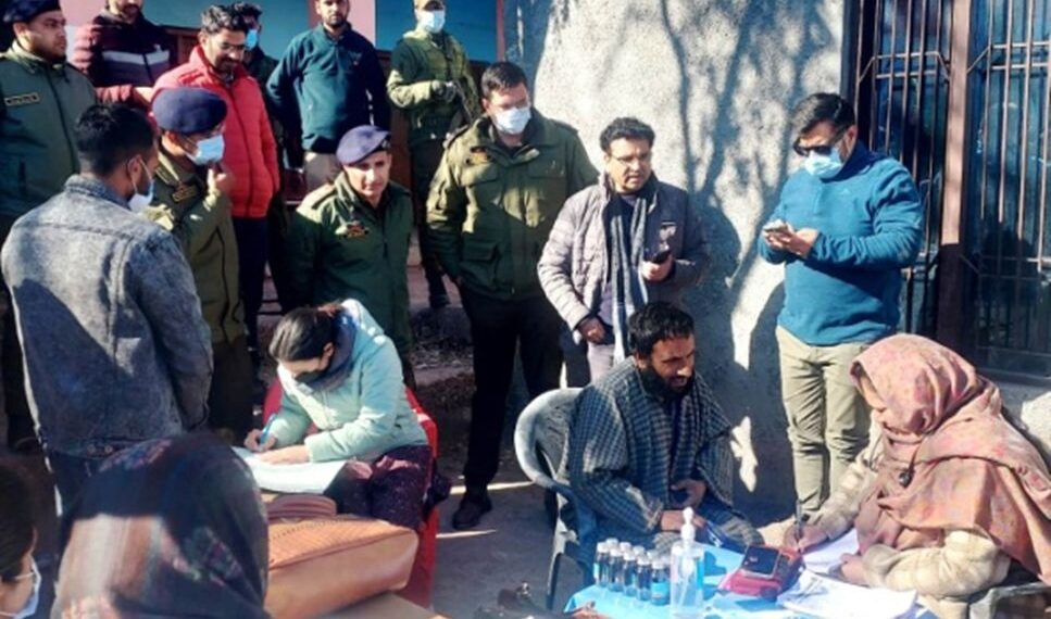 DC Rajouri conducts second visit to Badhaal to probe deaths; health teams intensify efforts