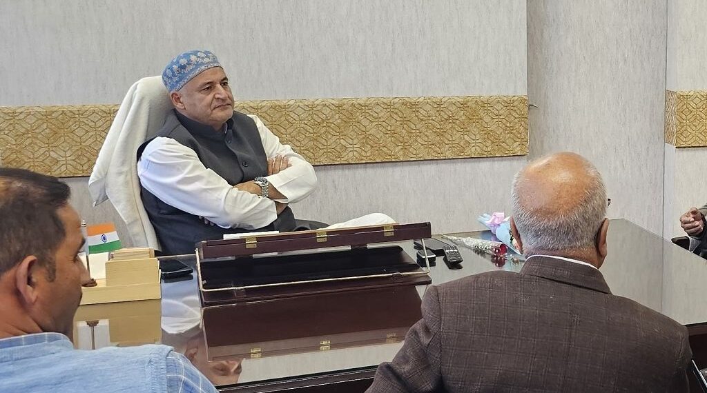 Focus on timely resolution of public issues: Javid Dar to officials
