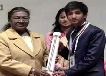 LG Sinha and CM Abdullah greet Ayan Sajad on being conferred PM Rashtriya Bal Puraskar