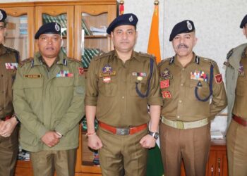Nalin Prabhat, DGP conducts the piping ceremony at PHQ