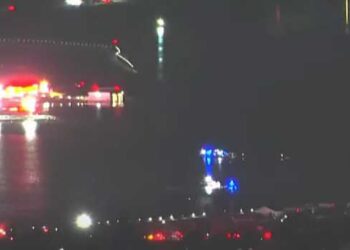 American Airlines jet collides with Army Black Hawk near Reagan Airport