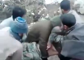 بانڈی پورہ میں عوام کی بہادری: زخمی فوجیوں کی مدد سے کشمیریت کی مثال قائم