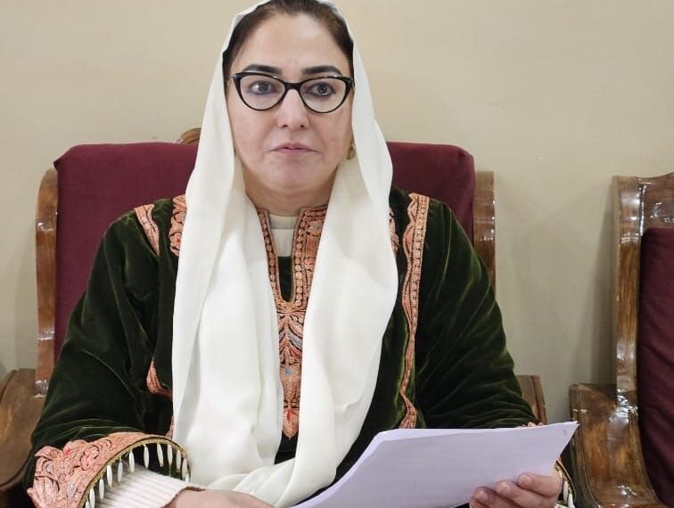 Dr Darakhshan greets people on Me’raj-un-Nabi (SAW)