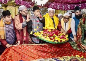 PM Modi presents chadar at Ajmer dargah