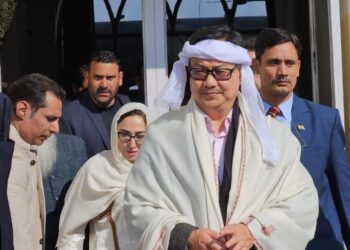 Kiren Rijiju praises Waqf Chairperson for development at Hazratbal & other shrines