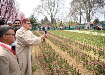 CM Omar Abdullah inaugurates Tulip Show-2025