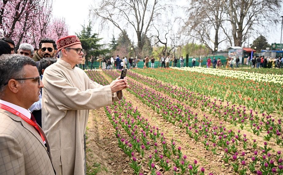 CM Omar Abdullah inaugurates Tulip Show-2025