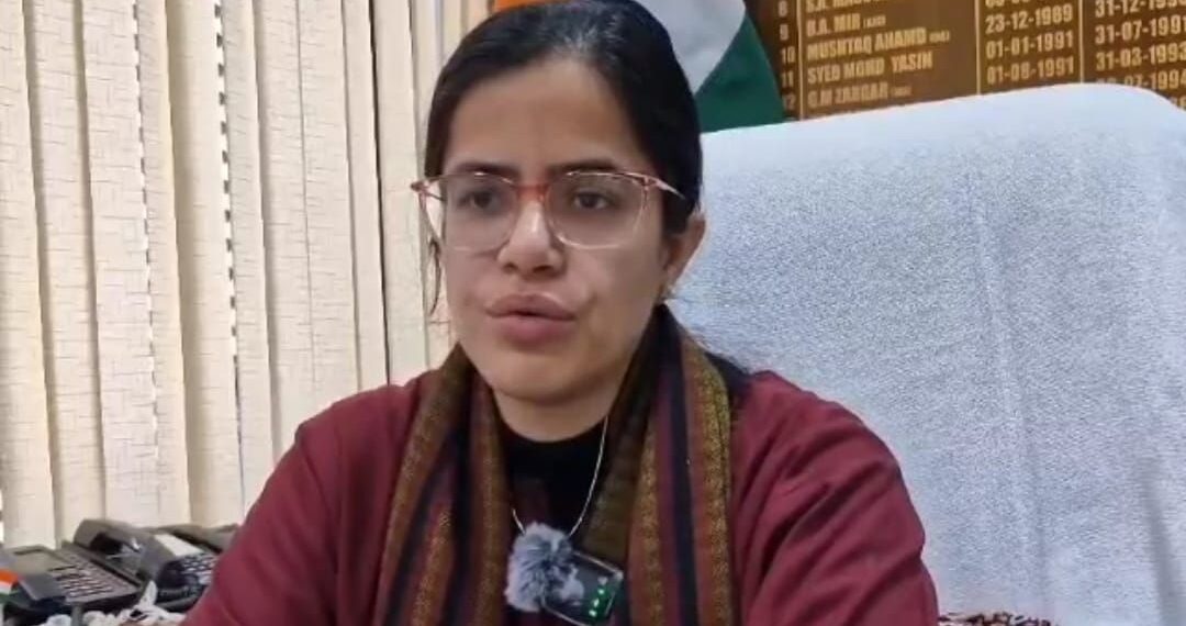 DC Kupwara Reviews Snow Clearance and Power Restoration Amid Heavy Snowfall, Urges Caution on Border Roads.