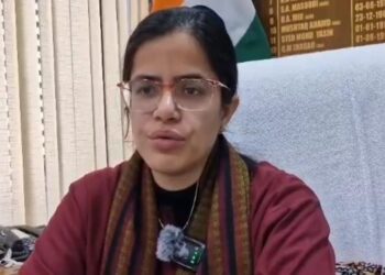 DC Kupwara Reviews Snow Clearance and Power Restoration Amid Heavy Snowfall, Urges Caution on Border Roads.